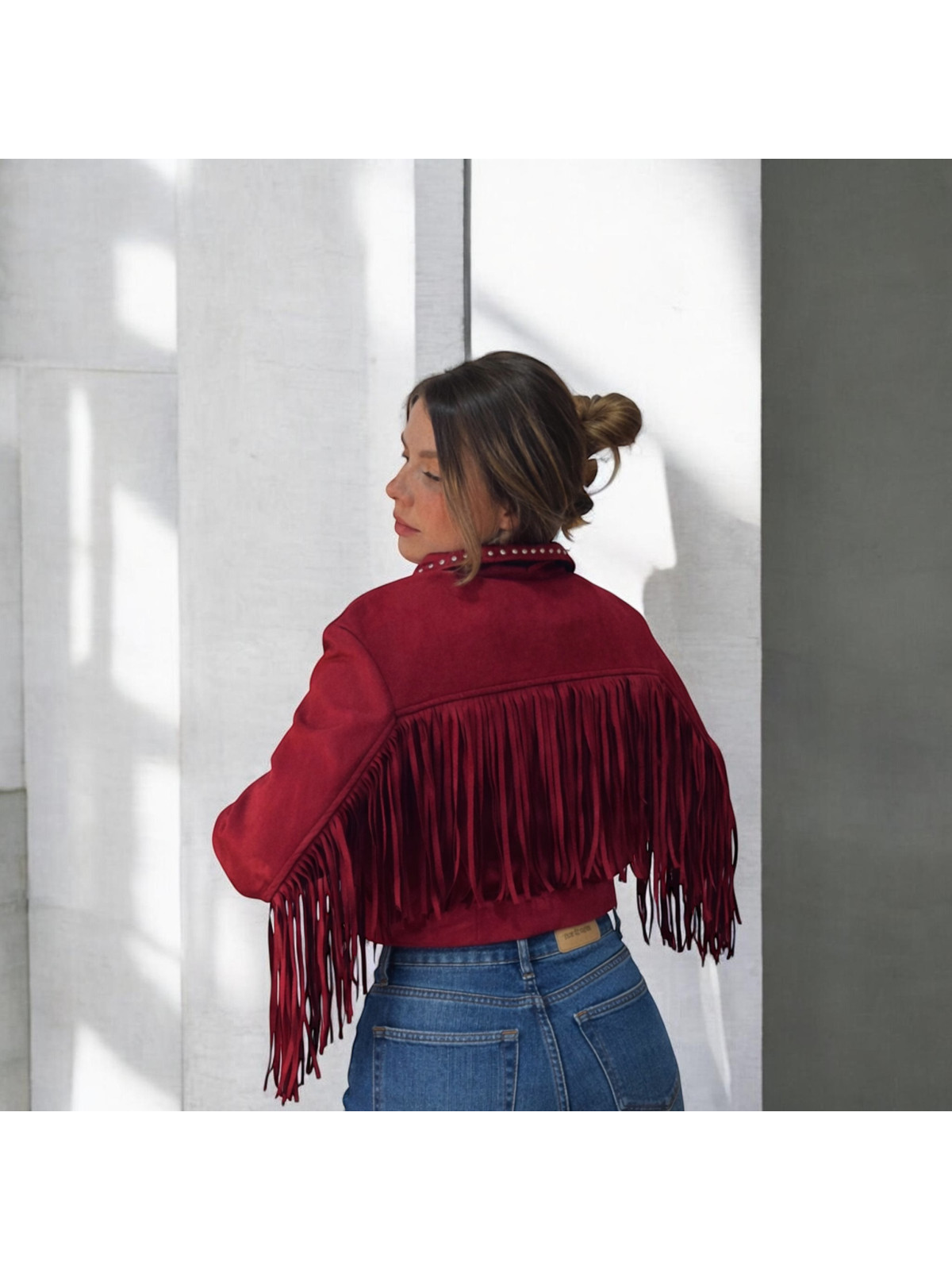 Chaqueta burdeos con borlas