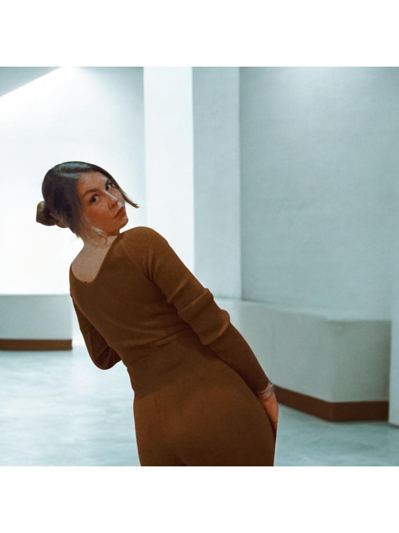 Conjunto de vestir marrón de punto